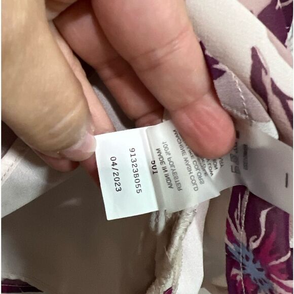 Vince Camuto Floral Print V-Neck Blouse in Sea Breeze, Size Small - Picture 6 of 13